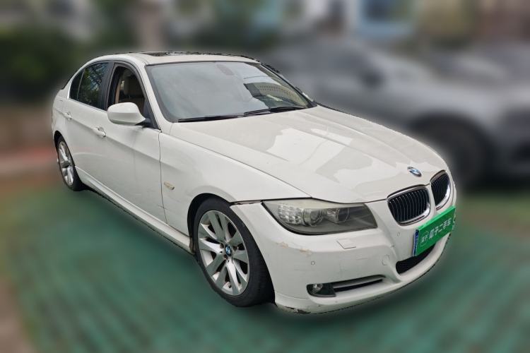 Used BMW 3 Series 2011 320i Luxury Edition Front Right 45 Deg
