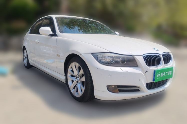 Used BMW 3 Series 2011 320i Luxury Edition Front Right 45 Deg