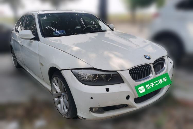 Used BMW 3 Series 2011 320i Luxury Edition Front Right 45 Deg