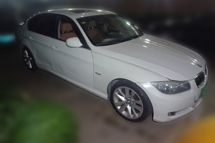 Used BMW 3 Series 2011 320i Luxury Edition Front Right 45 Deg