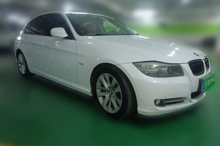 Used BMW 3 Series 2011 320i Luxury Edition Front Right 45 Deg