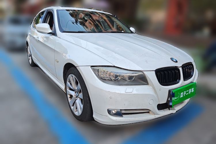 Used BMW 3 Series 2011 320i Luxury Edition Front Right 45 Deg