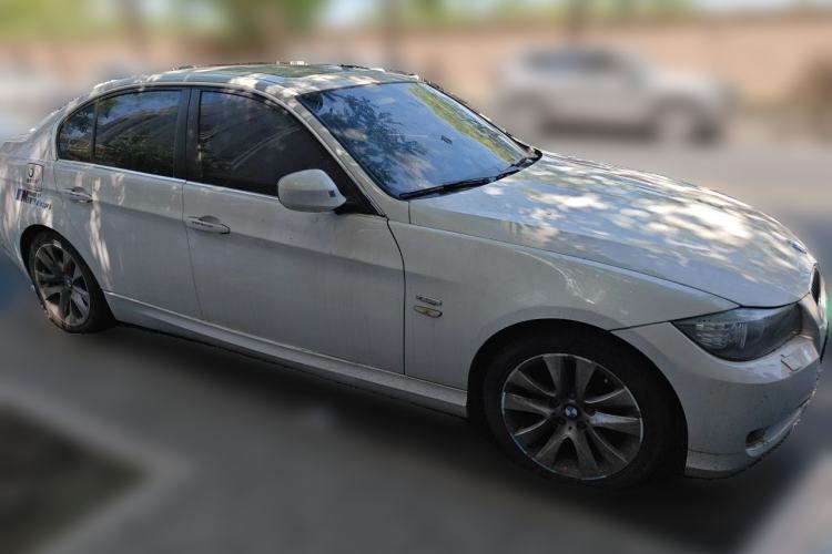 Used BMW 3 Series 2011 320i Luxury Edition Front Right 45 Deg