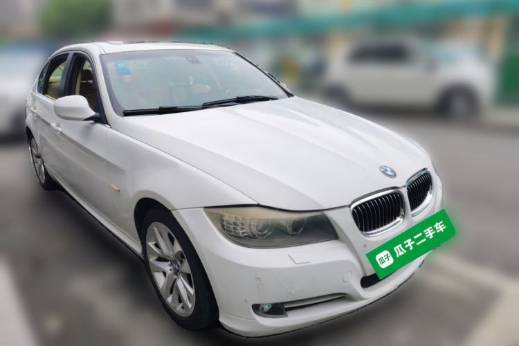 Used BMW 3 Series 2011 320i Luxury Edition Front Right 45 Deg