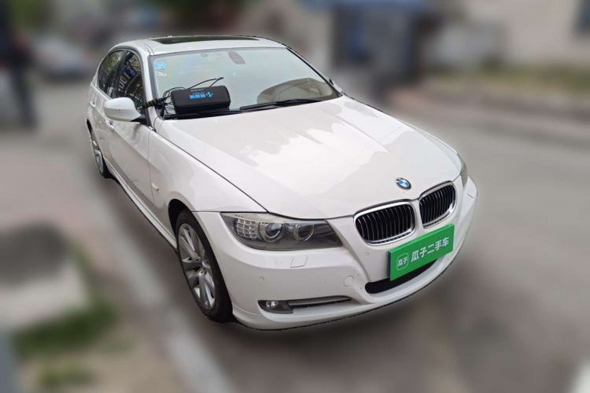 Used BMW 3 Series 2011 320i Luxury Edition Front Right 45 Deg