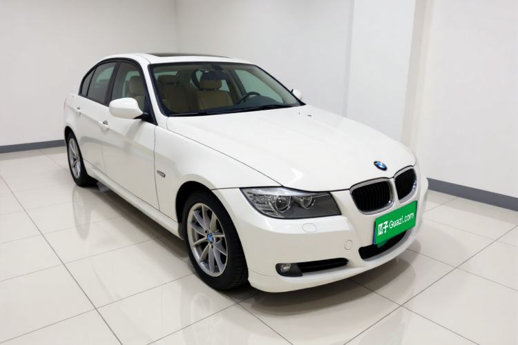 Used BMW 3 Series 2011 318i Leading Model Front Right 45 Deg