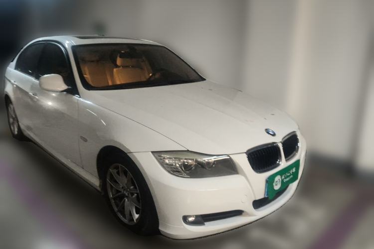 Used BMW 3 Series 2011 318i Leading Model Front Right 45 Deg
