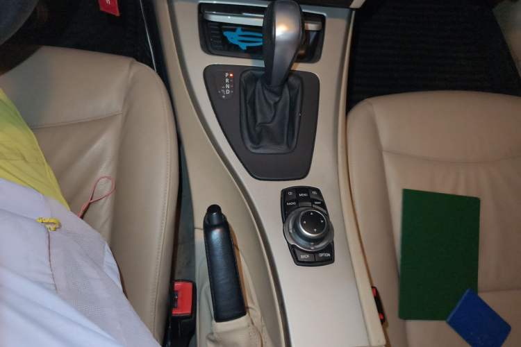Used BMW 3 Series 2011 320i Luxury Edition Gear Lever