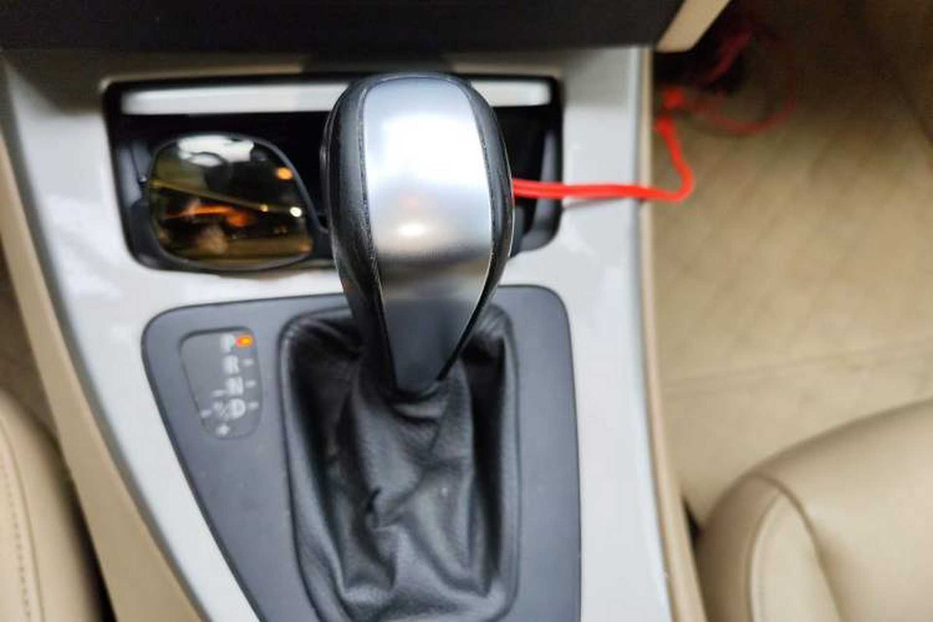 Used BMW 3 Series 2011 320i Luxury Edition Gear Lever