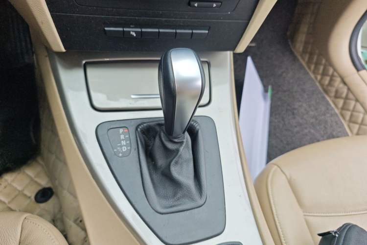 Used BMW 3 Series 2011 320i Luxury Edition Gear Lever