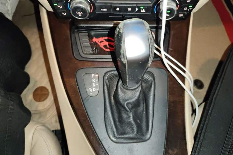 Used BMW 3 Series 2011 320i Sport Edition Gear Lever