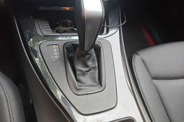 Used BMW 3 Series 2011 320i Sport Edition Gear Lever