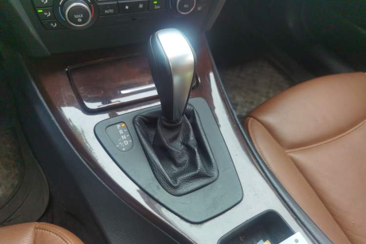 Used BMW 3 Series 2011 320i Sport Edition Gear Lever