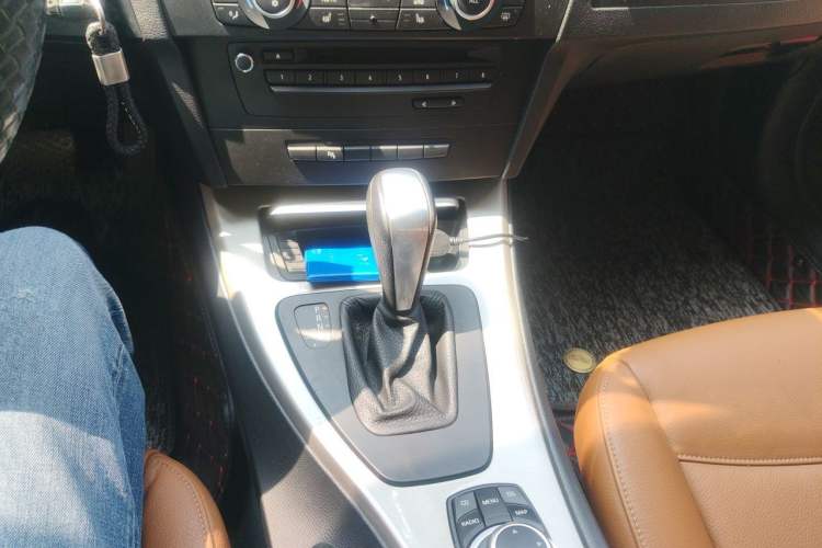 Used BMW 3 Series 2011 320i Luxury Edition Gear Lever