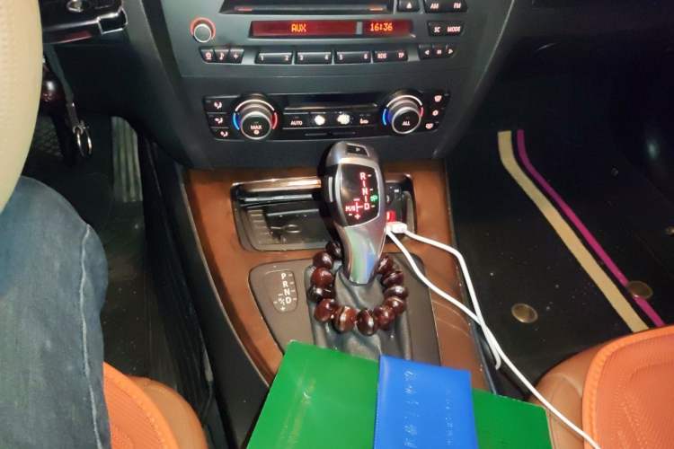 Used BMW 3 Series 2011 320i Sport Edition Gear Lever
