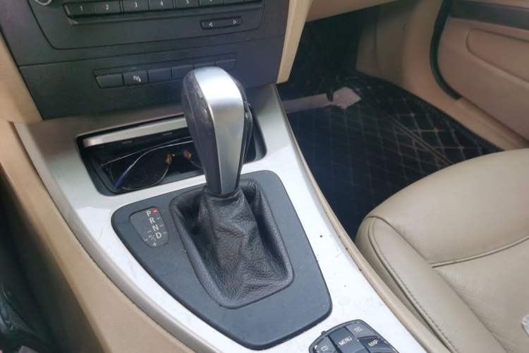 Used BMW 3 Series 2011 320i Luxury Edition Gear Lever