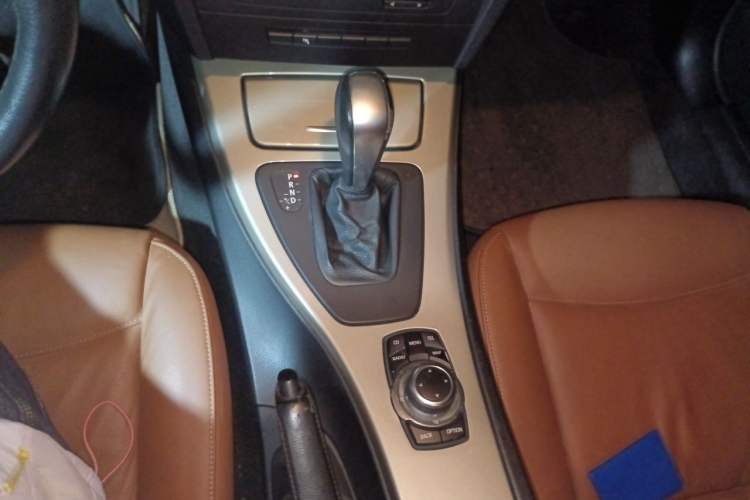 Used BMW 3 Series 2011 320i Luxury Edition Gear Lever