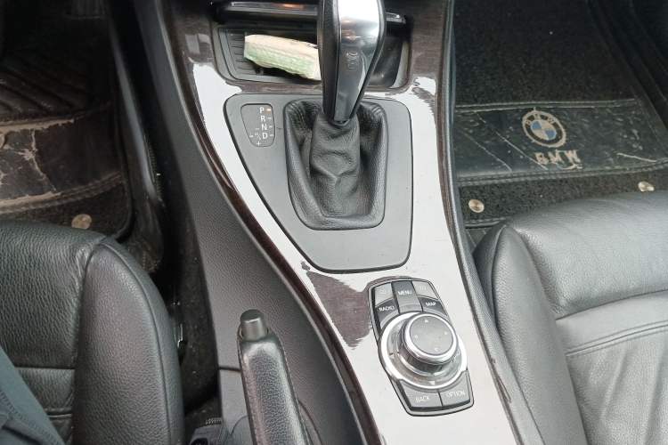 Used BMW 3 Series 2011 330i two-door coupe Gear Lever