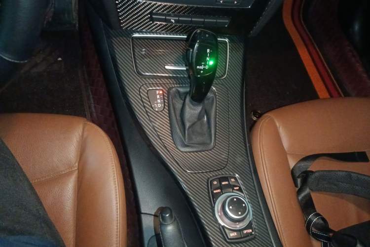 Used BMW 3 Series 2011 320i Luxury Edition Gear Lever