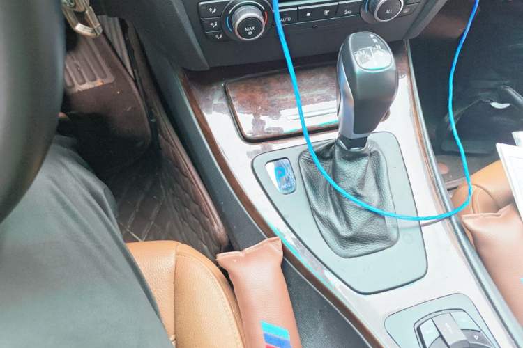 Used BMW 3 Series 2011 320i Sport Edition Gear Lever