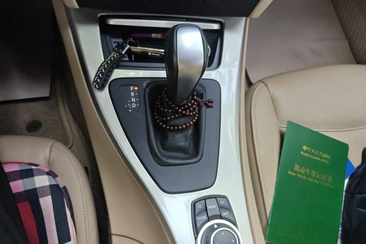 Used BMW 3 Series 2011 320i Luxury Edition Gear Lever