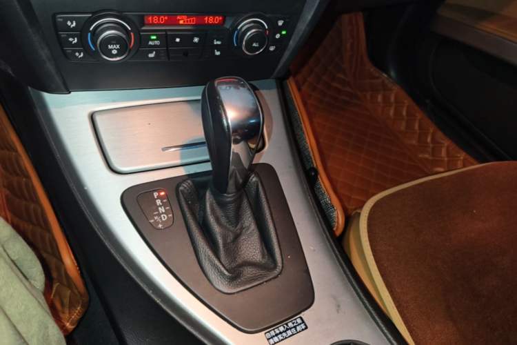 Used BMW 3 Series 2011 320i Convertible Coupe Gear Lever
