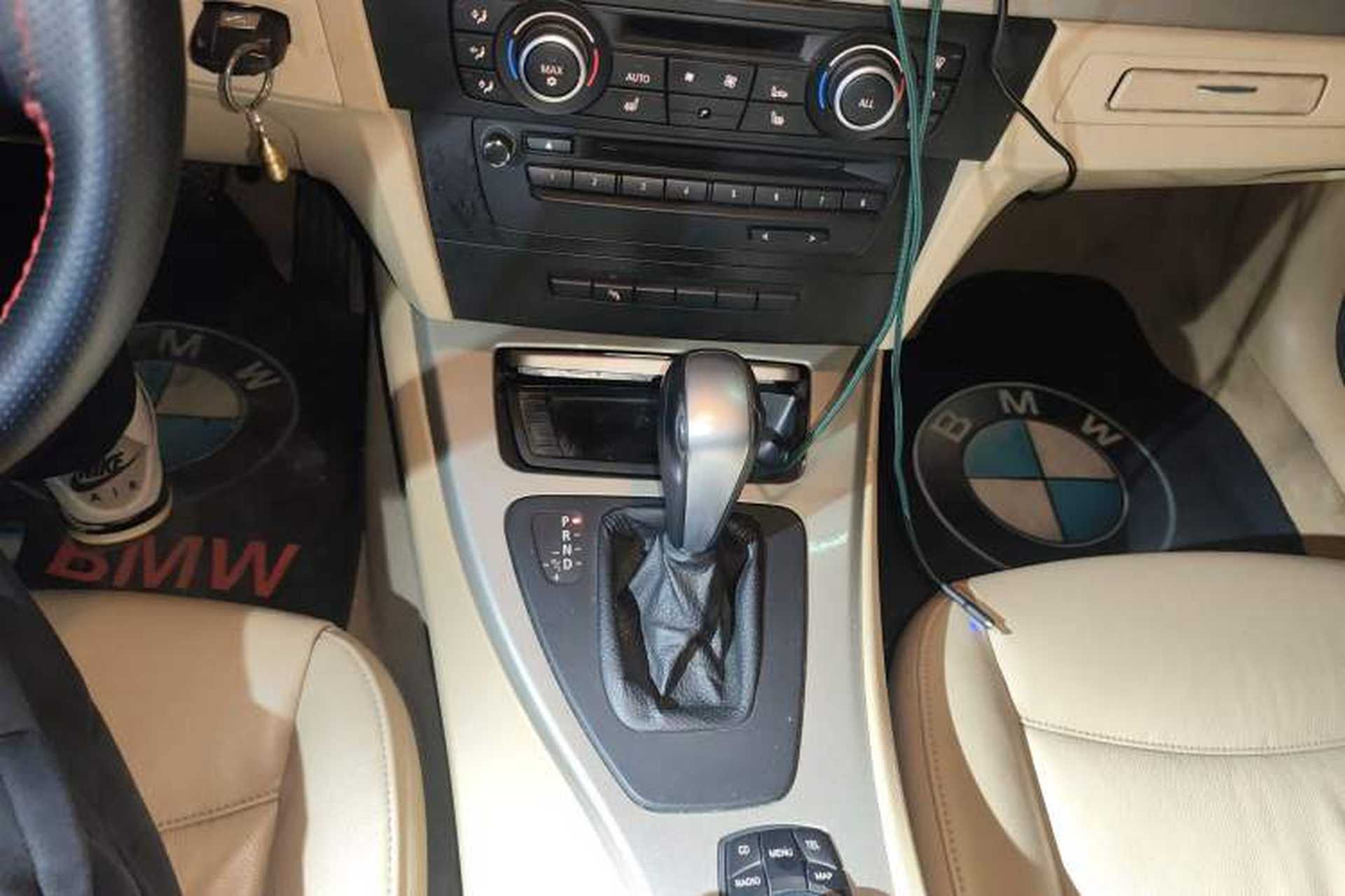 Used BMW 3 Series 2011 320i Luxury Edition Gear Lever