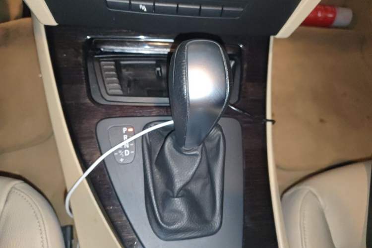 Used BMW 3 Series 2011 325i Luxury Edition Gear Lever