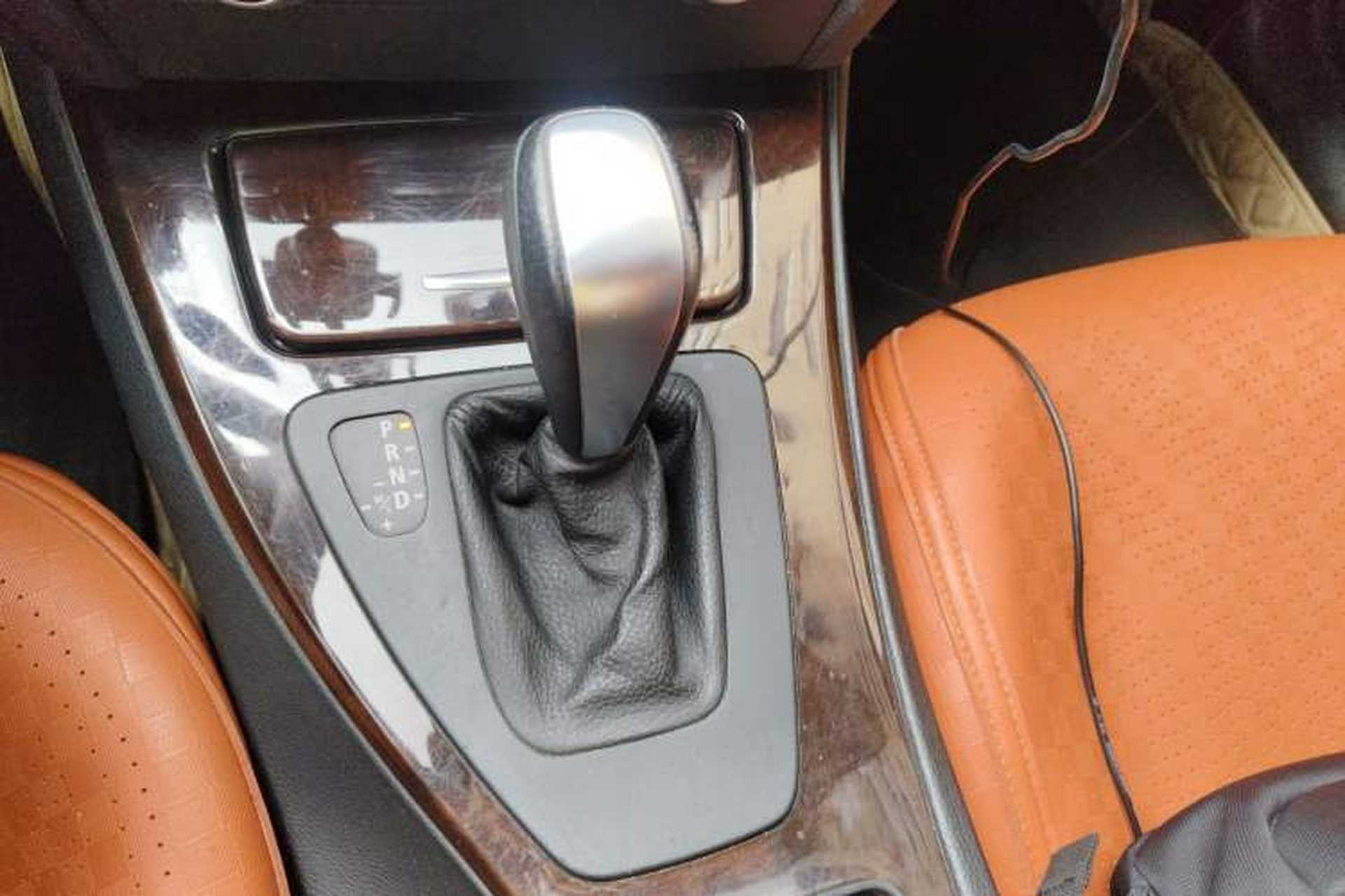 Used BMW 3 Series 2011 320i Sport Edition Gear Lever