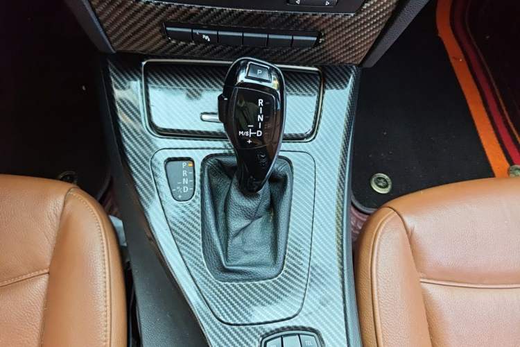Used BMW 3 Series 2011 320i Luxury Edition Gear Lever