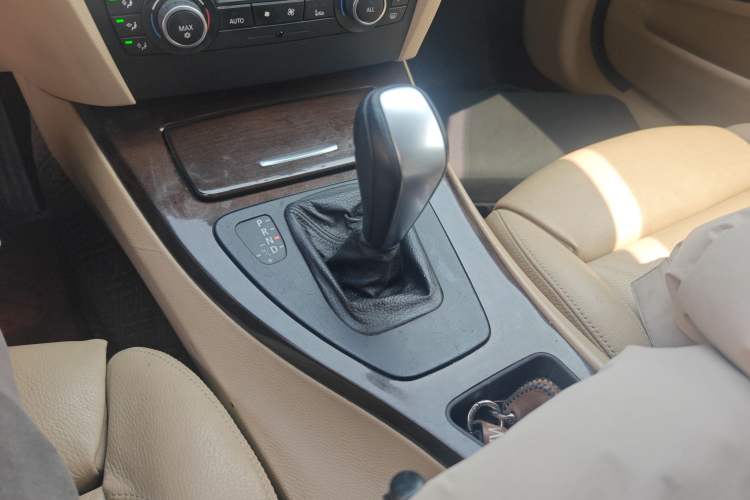 Used BMW 3 Series 2011 325i Sport Edition Gear Lever
