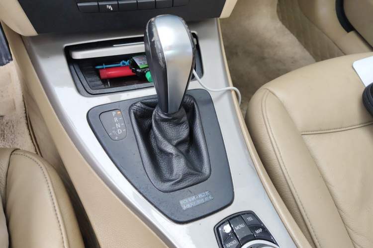 Used BMW 3 Series 2011 320i Luxury Edition Gear Lever