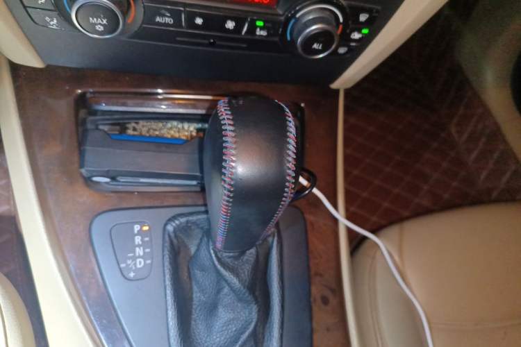 Used BMW 3 Series 2011 320i Sport Edition Gear Lever