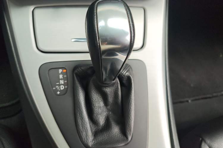 Used BMW 3 Series 2011 325i two-door coupe Gear Lever
