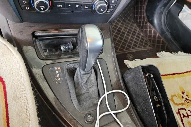Used BMW 3 Series 2011 325i Sport Edition Gear Lever