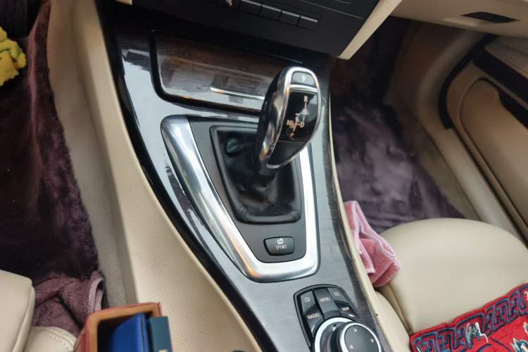 Used BMW 3 Series 2011 335i Convertible Coupe Gear Lever