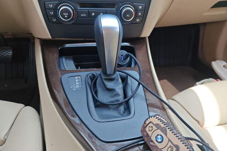 Used BMW 3 Series 2011 325i Sport Edition Gear Lever