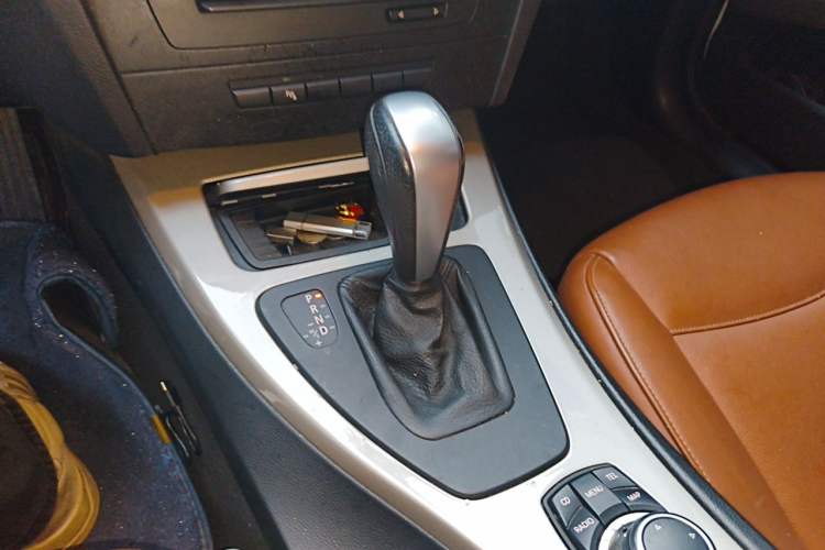 Used BMW 3 Series 2011 320i Luxury Edition Gear Lever