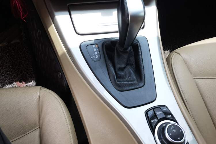 Used BMW 3 Series 2011 320i Luxury Edition Gear Lever