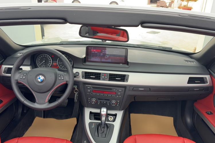 Used BMW 3 Series 2011 320i Convertible Coupe Interior 1
