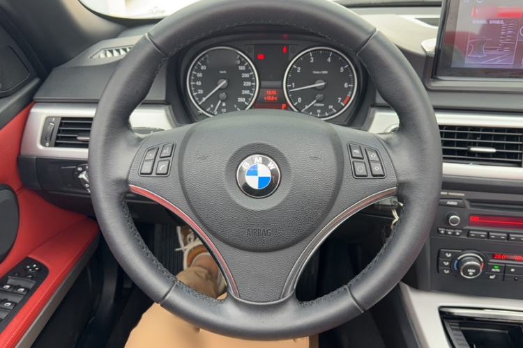 Used BMW 3 Series 2011 320i Convertible Coupe Interior 11