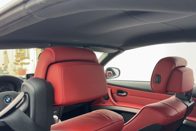 Used BMW 3 Series 2011 320i Convertible Coupe Interior 12