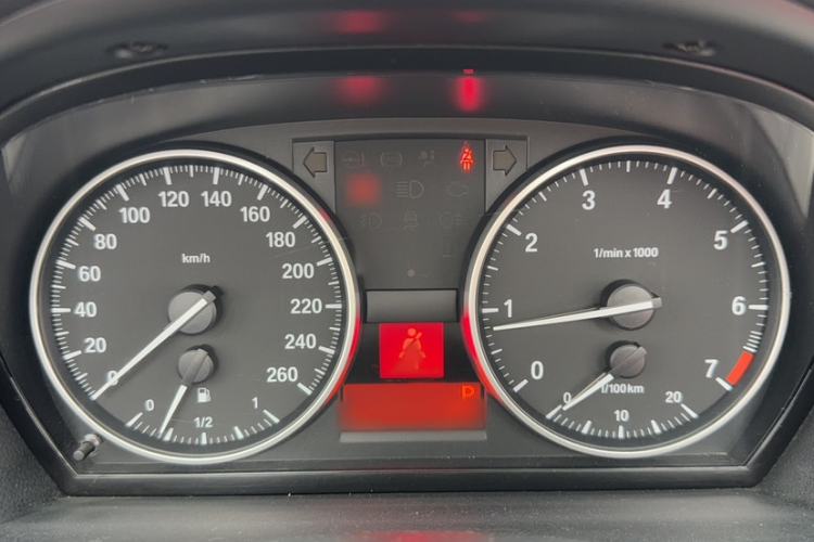 Used BMW 3 Series 2011 320i Convertible Coupe Interior 2