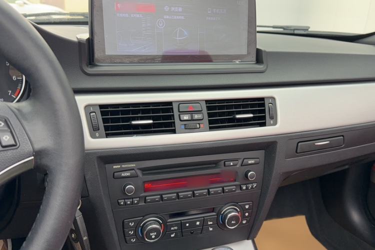Used BMW 3 Series 2011 320i Convertible Coupe Interior 3