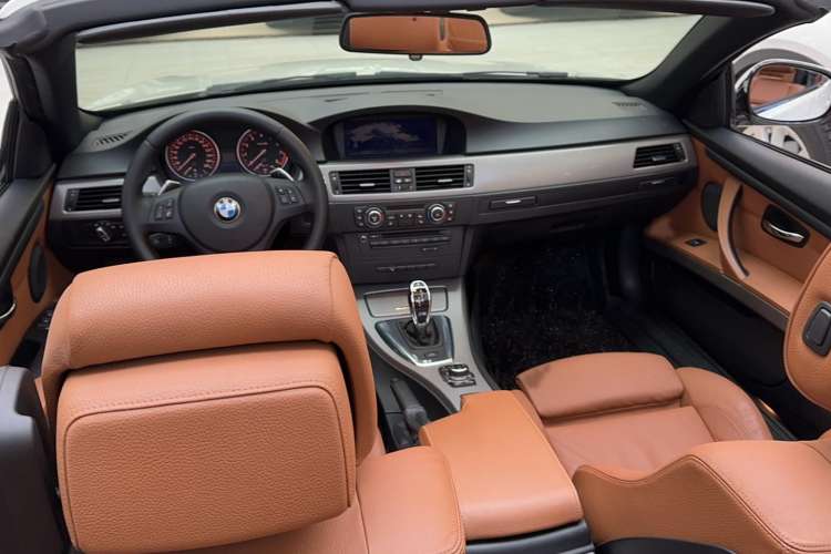 Used BMW 3 Series 2011 335i Convertible Coupe Interior 3