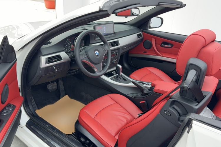 Used BMW 3 Series 2011 320i Convertible Coupe Interior 5