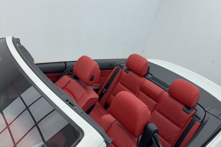 Used BMW 3 Series 2011 320i Convertible Coupe Interior 6
