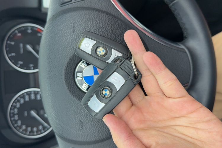 Used BMW 3 Series 2011 320i Convertible Coupe Interior 9