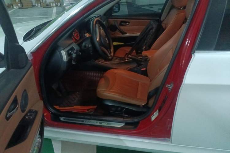 Used BMW 3 Series 2011 320i Luxury Edition Left Front Seat