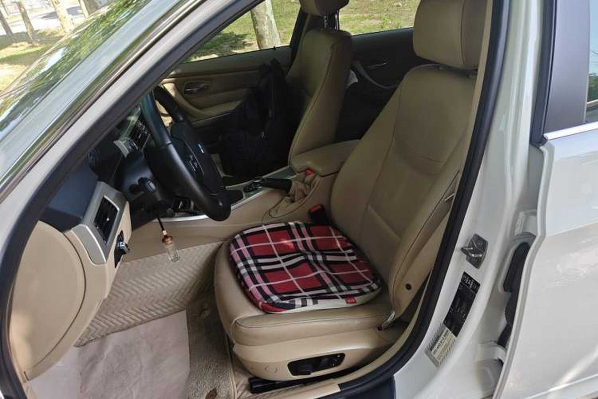 Used BMW 3 Series 2011 320i Luxury Edition Left Front Seat